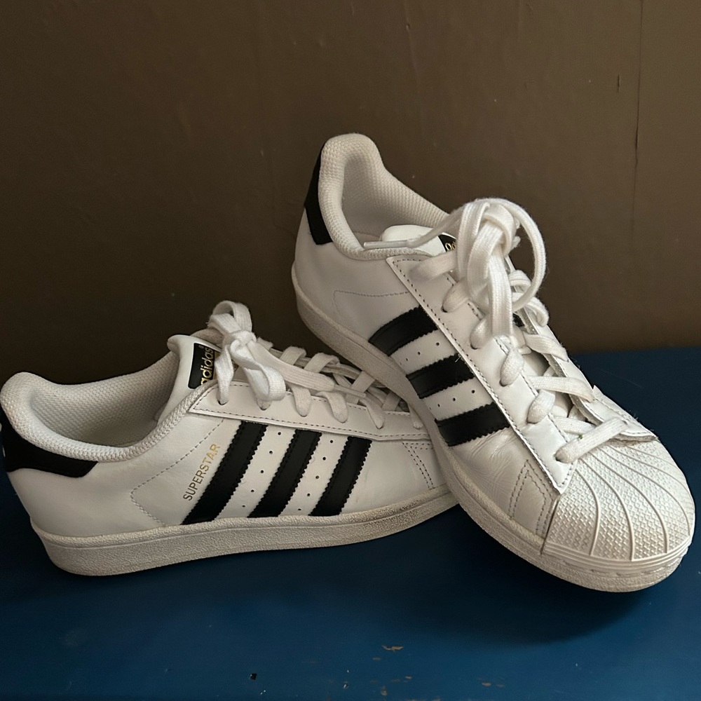 ADDIAS SUPERSTAR Leather Shoes.   Size 6.5